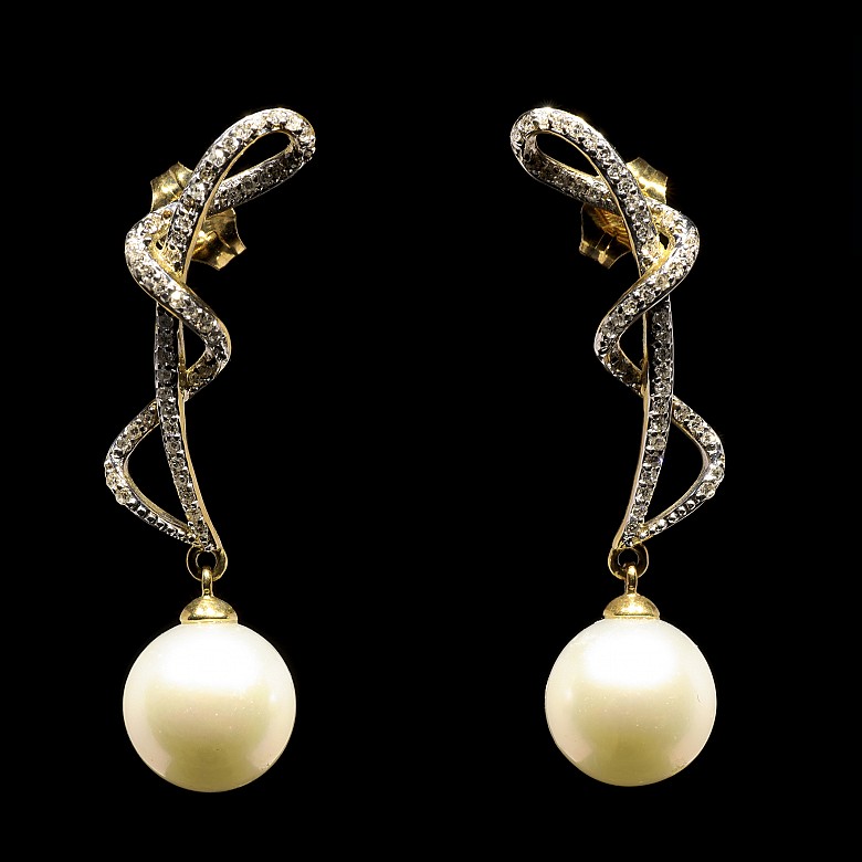 Long earrings in 18k yellow gold, pearls and diamonds - 1