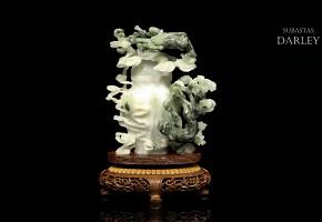 Jarrón chino de jade con tapa y pedestal de madera, S.XX