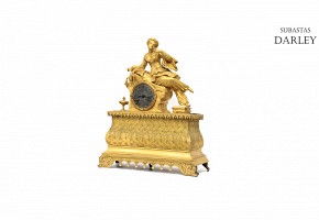 Reloj de sobremesa en bronce dorado, Francia, med.s.XIX