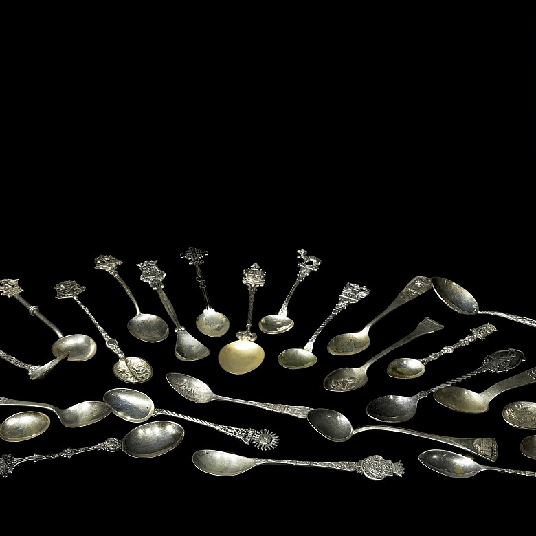 Lote de cucharas de plata, ley 800, de diferentes nacionalidades, S.XX