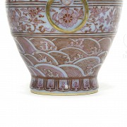 Jarrón con decoración esmaltada, periodo Qianlong (1736 - 1795)