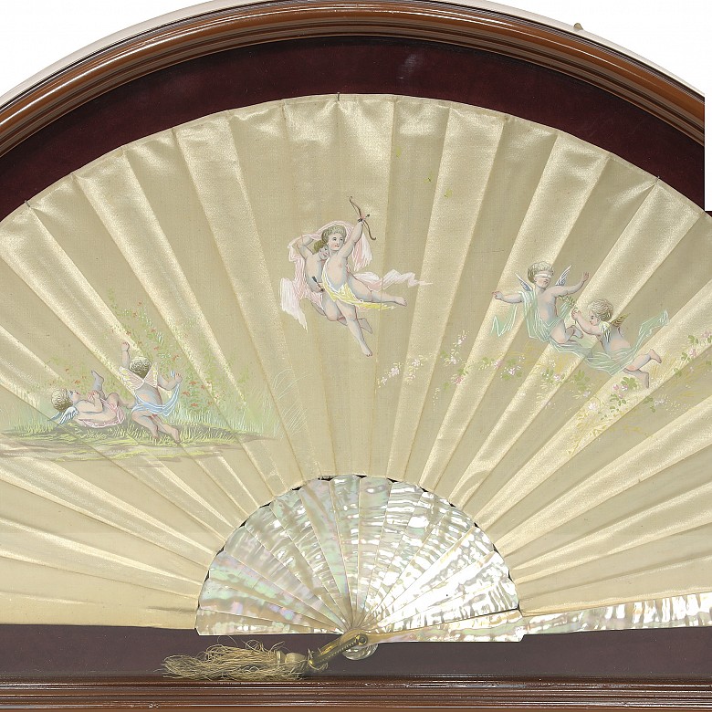 Silk and mother-of-pearl fan, 20th century - 1