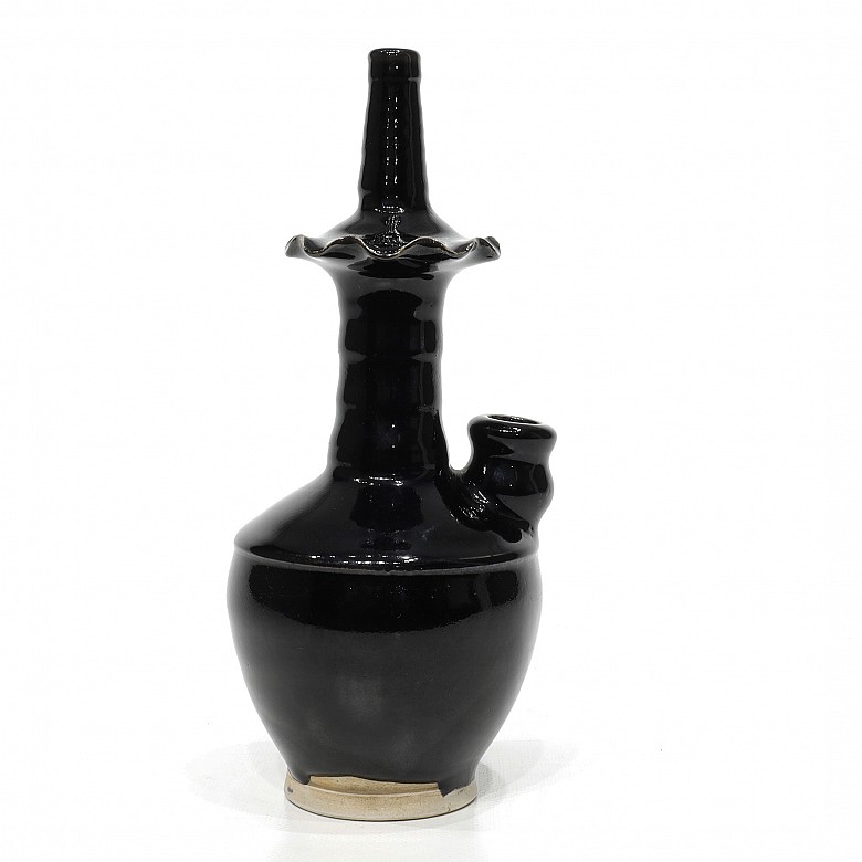 Ceramic jug with black glaze, Song style.