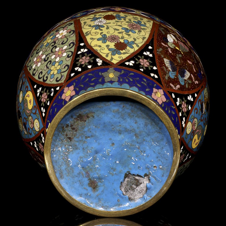 Tibor with cloisonne cover, Asia, 20th century