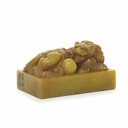 Shoushan stone seal with Chinese lion, 20th century