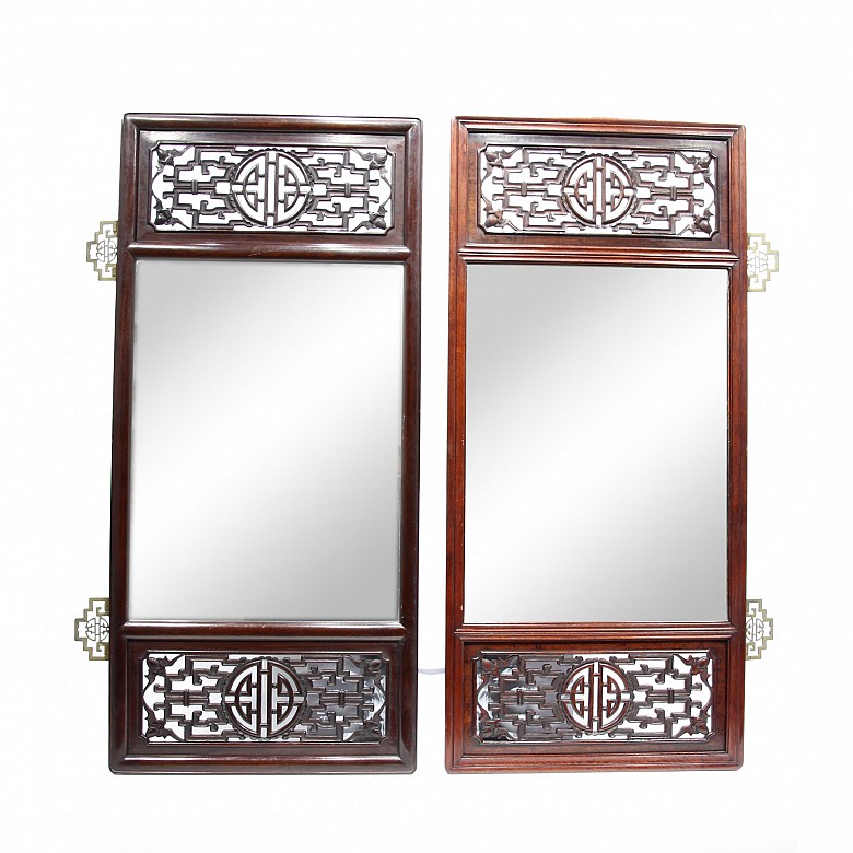 Pareja de espejos de madera tallada, China, s.XX.
