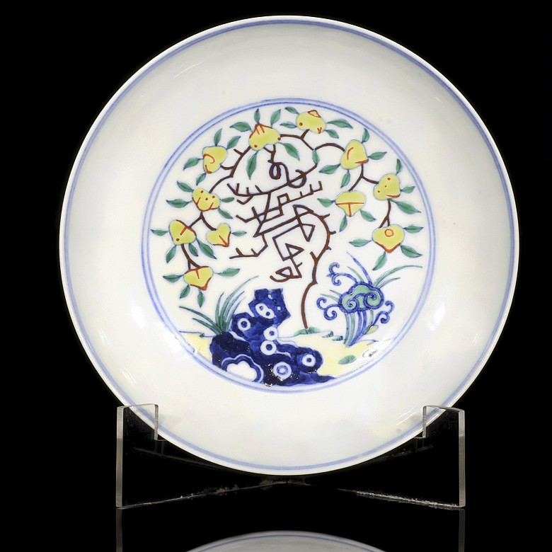 Enameled plate with peaches, with Daoguang mark