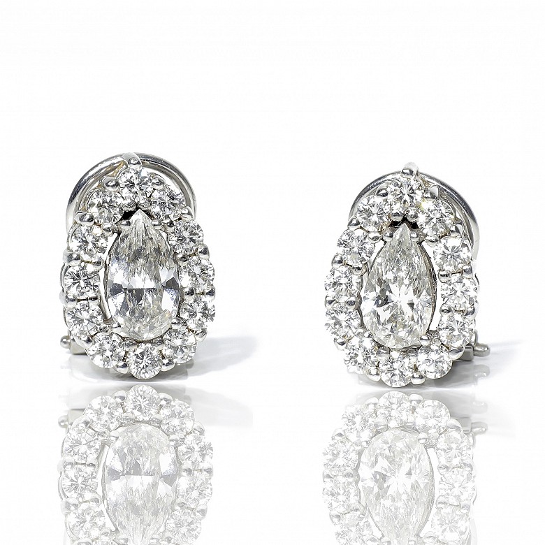Earrings in 18k white gold with diamonds