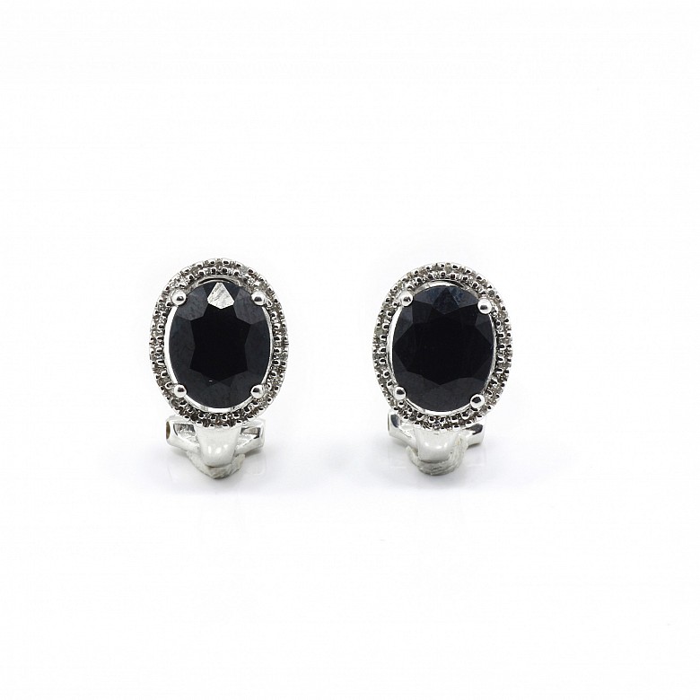 Earrings in 18 k white gold with sapphires and diamonds.
