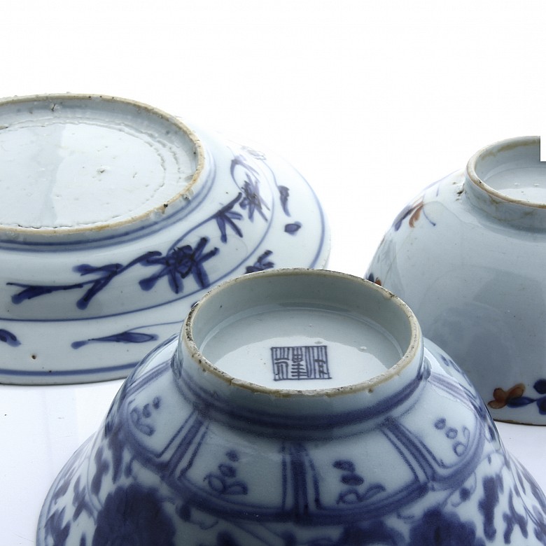 Lot of three pieces of porcelain, China, 20th century