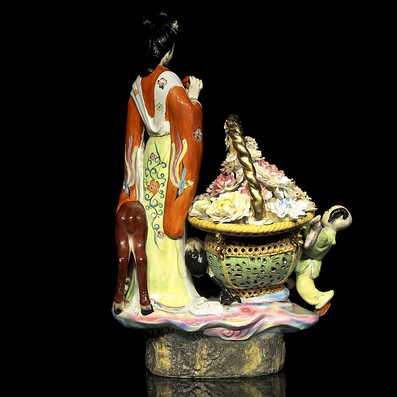 Dama de porcelana china esmaltada, S.XX - 8