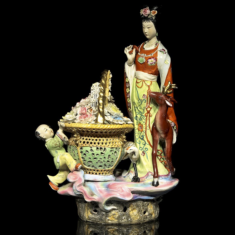 Dama de porcelana china esmaltada, S.XX