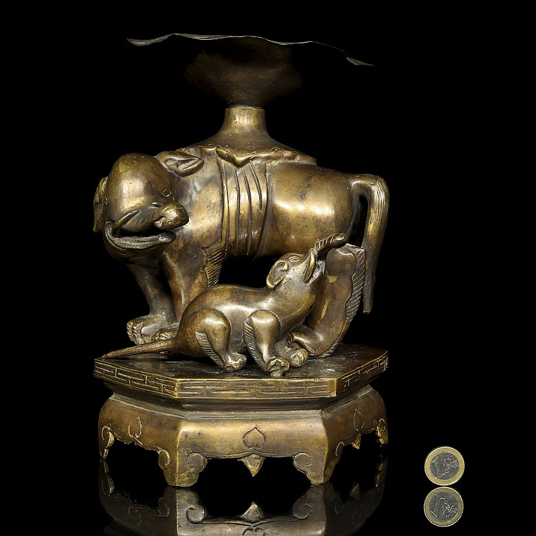 Bronze figure 'Two Elephants', Qing dynasty - 7