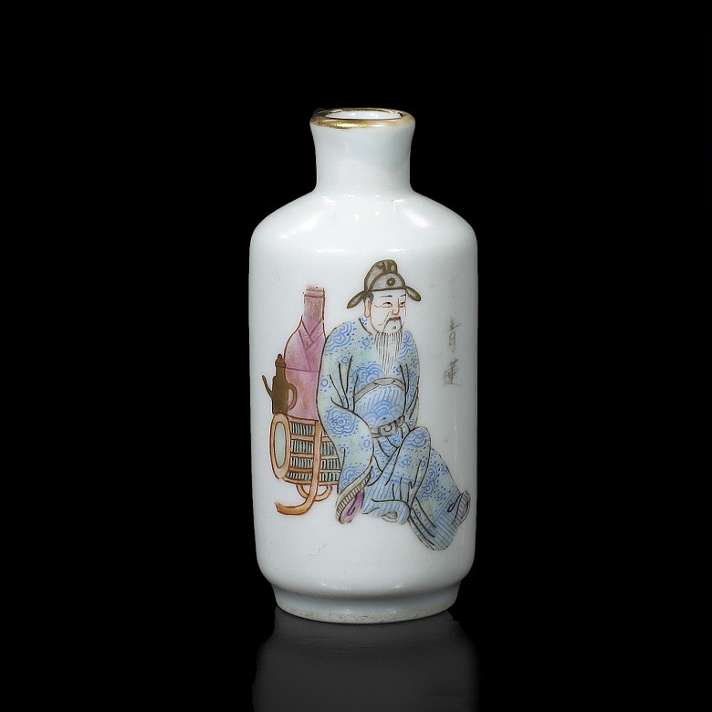 Enameled porcelain miniature vase, Qing dynasty