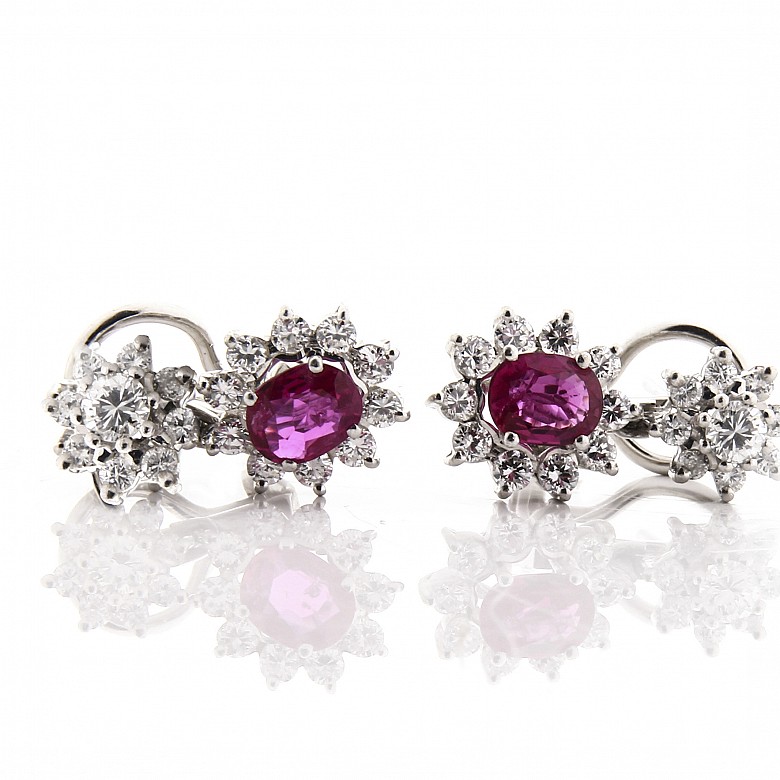Ruby and brilliant earrings in 18k white gold.