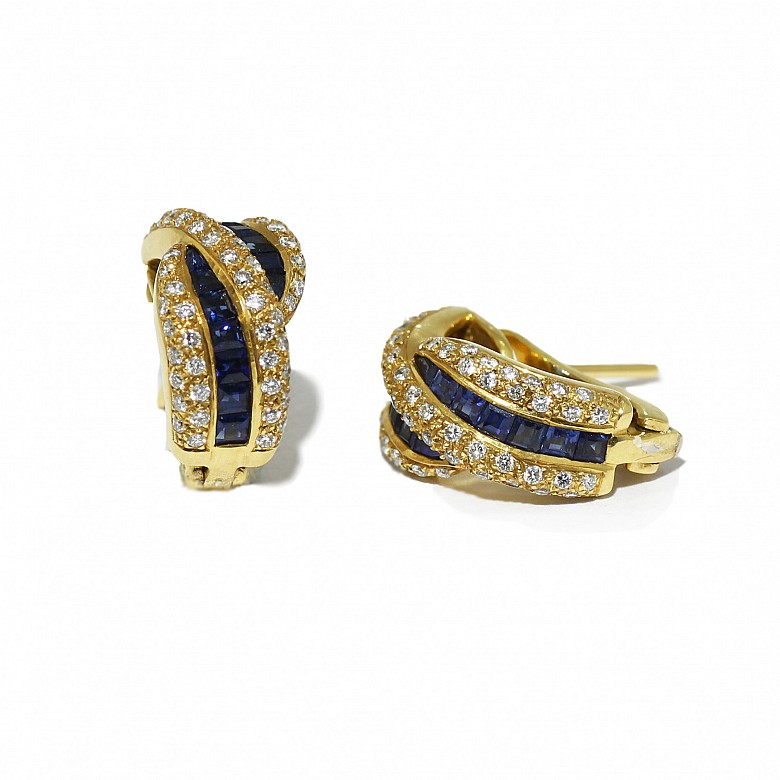 Earring in 18k yellow gold with diamonds and sapphires