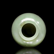Pequeño jarrón de jade, con marca Qianlong