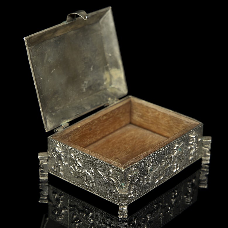 Silver box with pre-Columbian style decorations