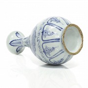 A blue and white Yuhuchunping vase, Yuan dynasty