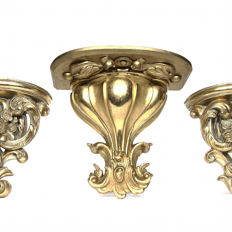 Lot of three gilded wall corbels, 20th century