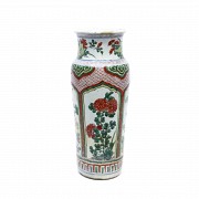 Jarrón de porcelana, familia verde, dinastía Qing (1644-1912)