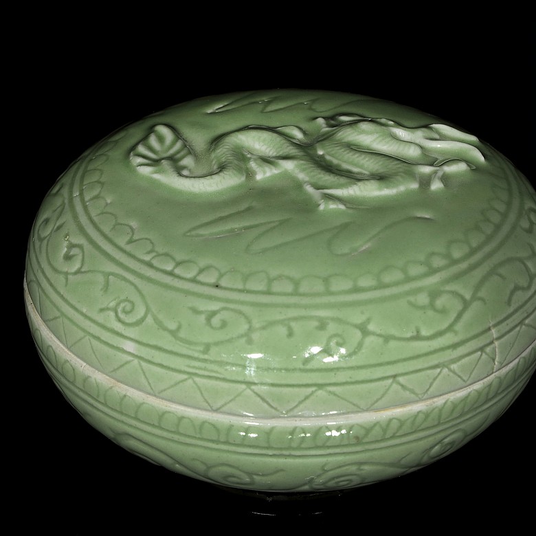Circular glazed ceramic box, 20th century