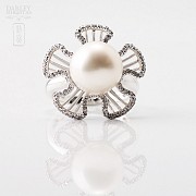 Anillo con perla blanca y diamante en oro blanco de 18k - 4