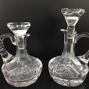 Carved glass cruet and oil pan with silver support. - 2