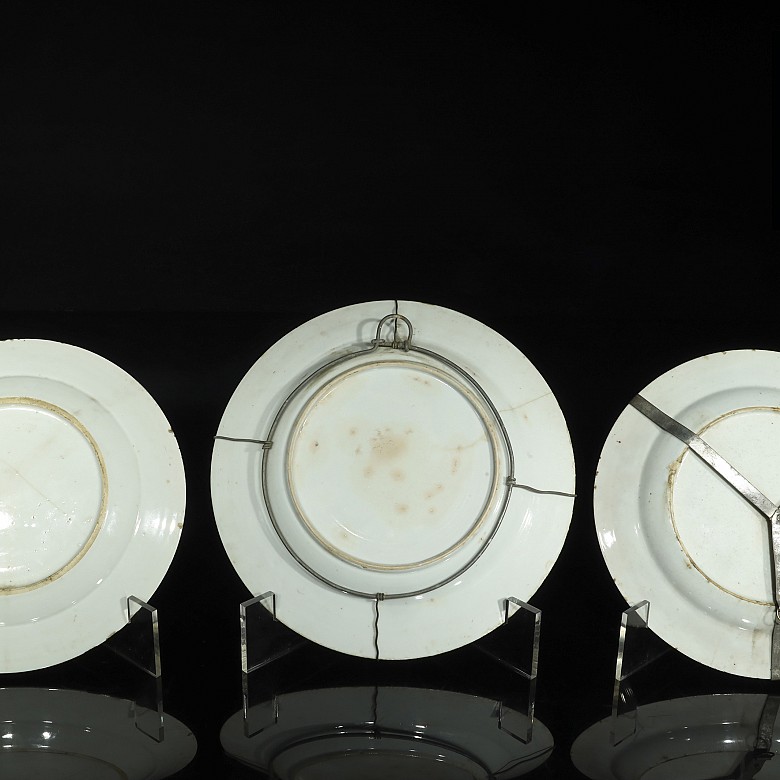 Three enameled plates, Compagnie des Indes, 19th century