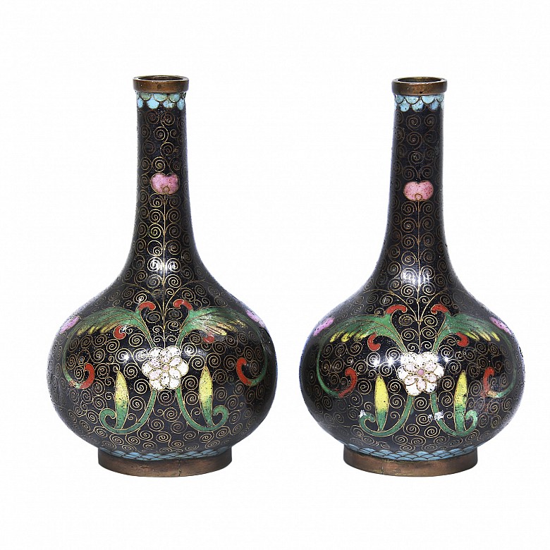 Pair of Chinese vases, cloisonné, early 20th century