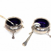 Pair of English cruets, 925 silver, Edward Barton, 1868, with cobalt blue glass spoons and wells.