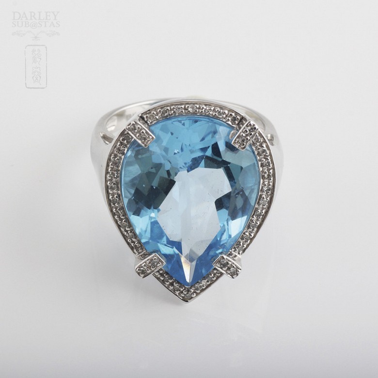 Ring with Topaz 17.27 cts and Diamonds in  White Gold
