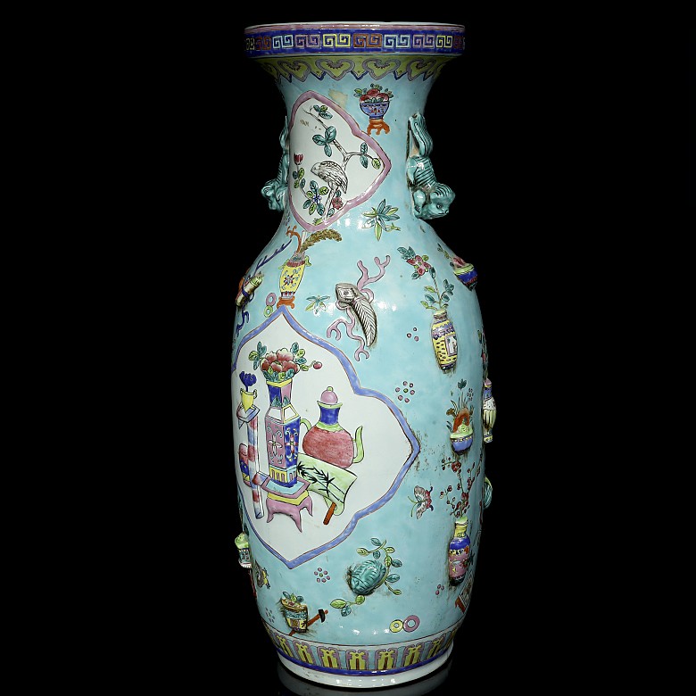 An enameled vase with Buddhist emblems, Tongzhi