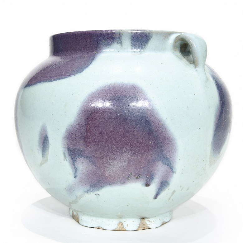 A Junyao glazed ware jar, Yuan dynasty (1279-1368)
