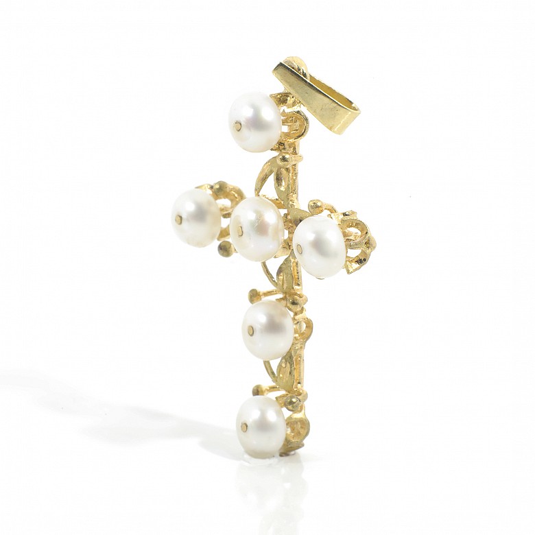 18k yellow gold cross adorned with six pearls