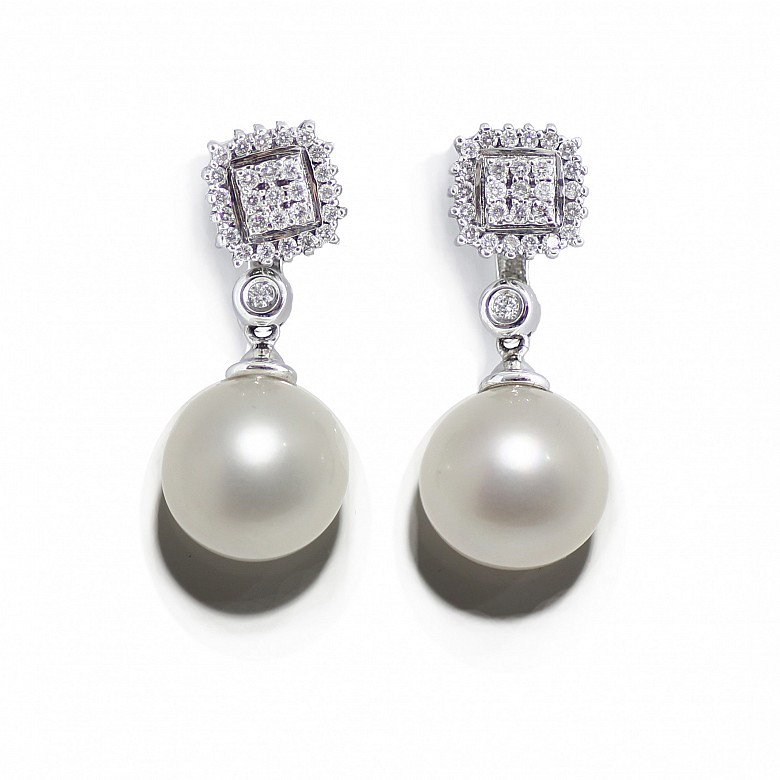 Removable earrings in 18k white gold, Australian diamonds and pearls