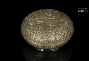 Caja de metal repujado, dinastía Ming