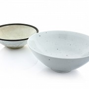 Two chinese porcelain bowls, 20th century