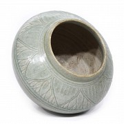 Vessel with incised decoration and celadon glaze, Sawankhalok, 14th-16th centuries - 1