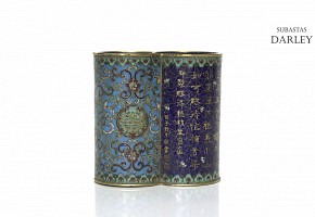 Bote para pinceles en esmalte cloisonné, dinastía Qing