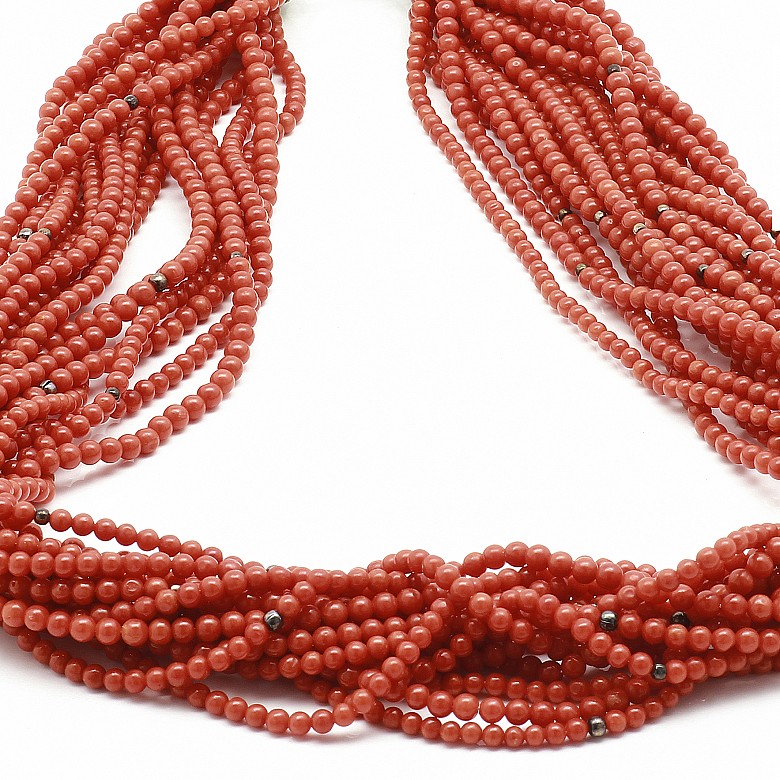 Elegant coral and silver beads necklace.