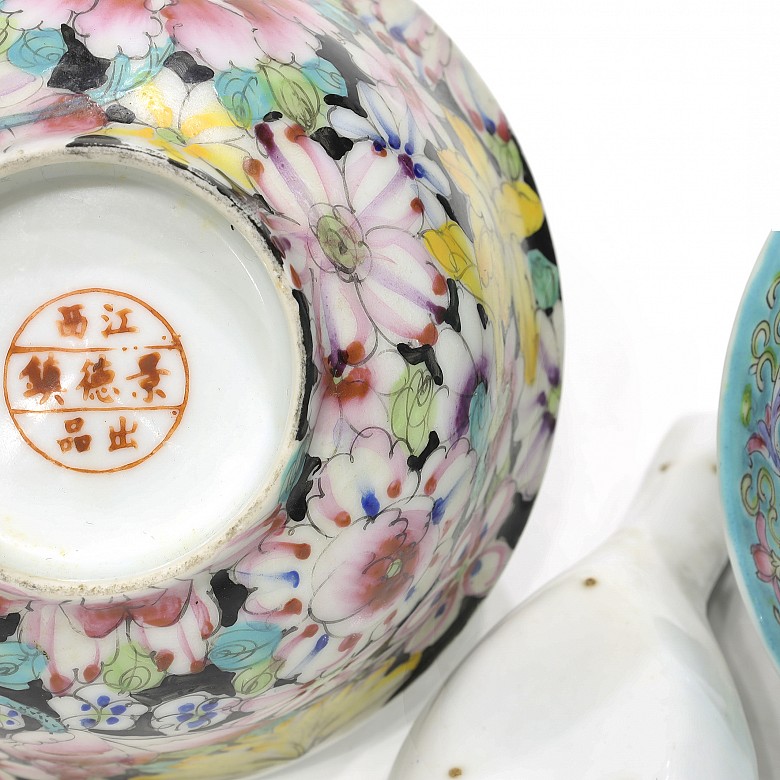 Lot of enameled porcelain, Canton, 20th century