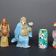 Lote de cuatro piezas de porcelana esmaltada, China, s.XX