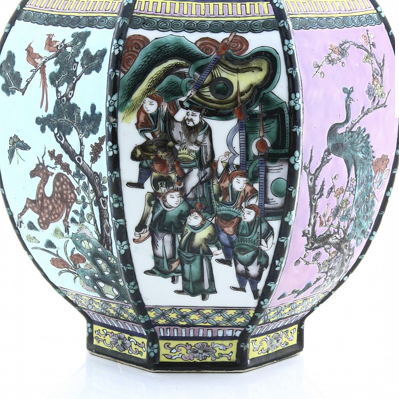 Porcelain vase famille verte, Qing dynasty.