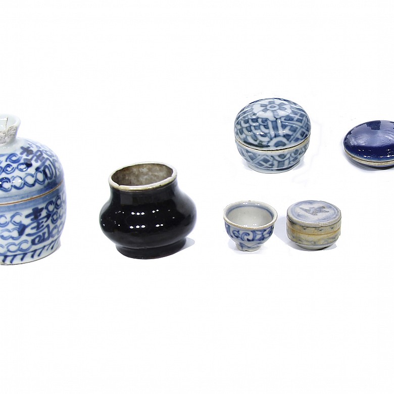 Lot of small pieces of Chinese porcelain.