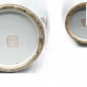 Pareja de jarrones de porcelana, China, pps.s.XX
