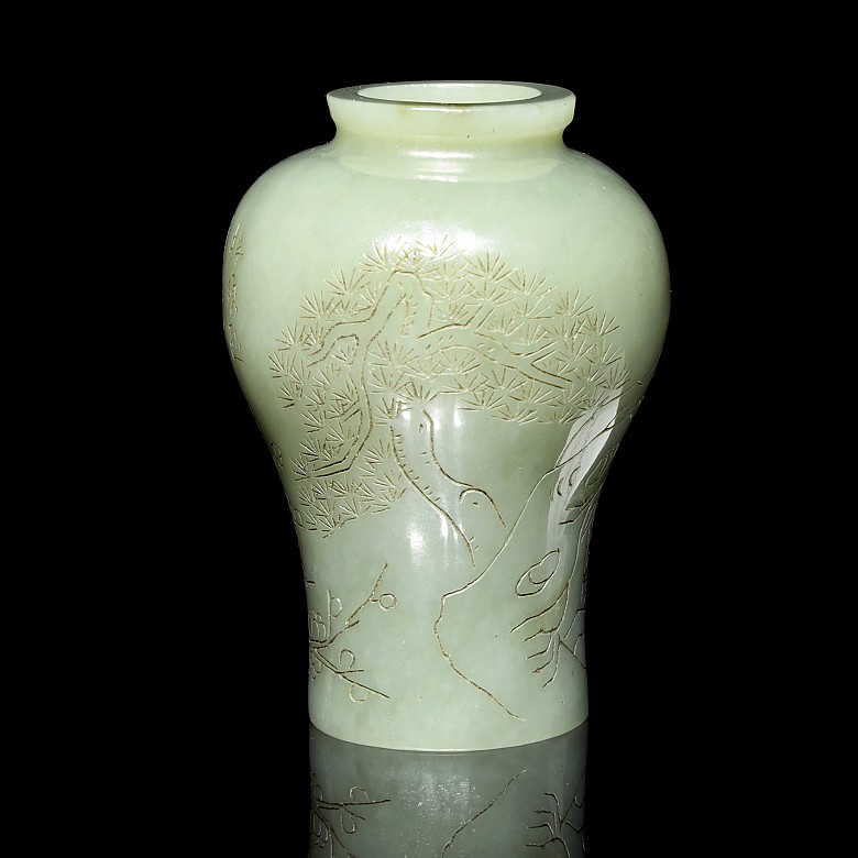 Pequeño jarrón de jade, con marca Qianlong
