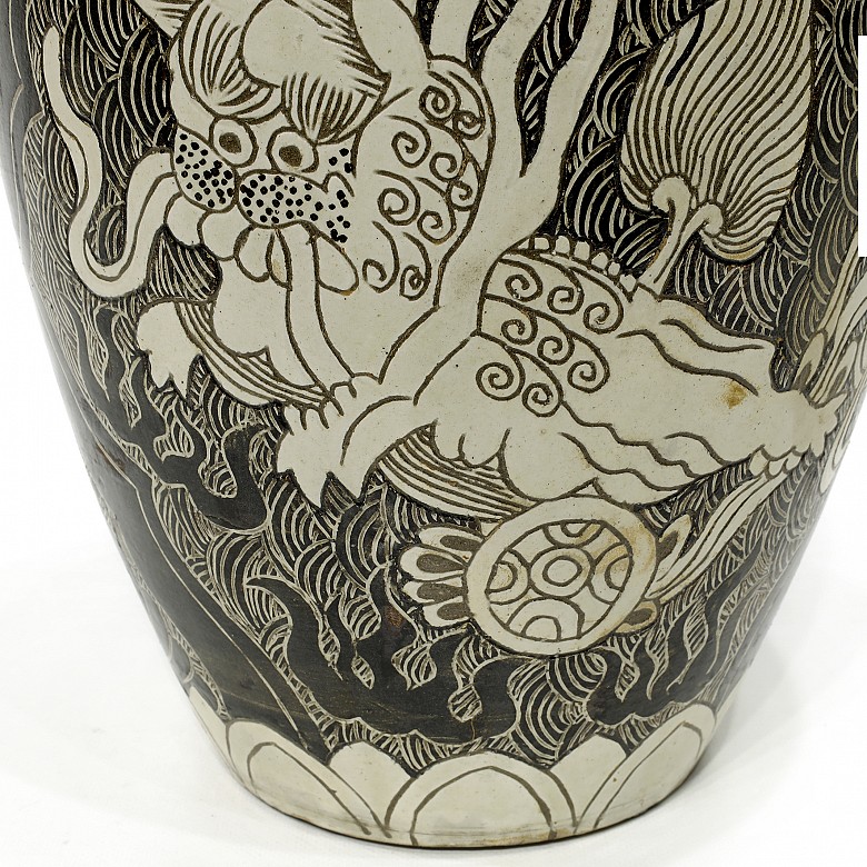 Ceramic bottle, Cizhou style.