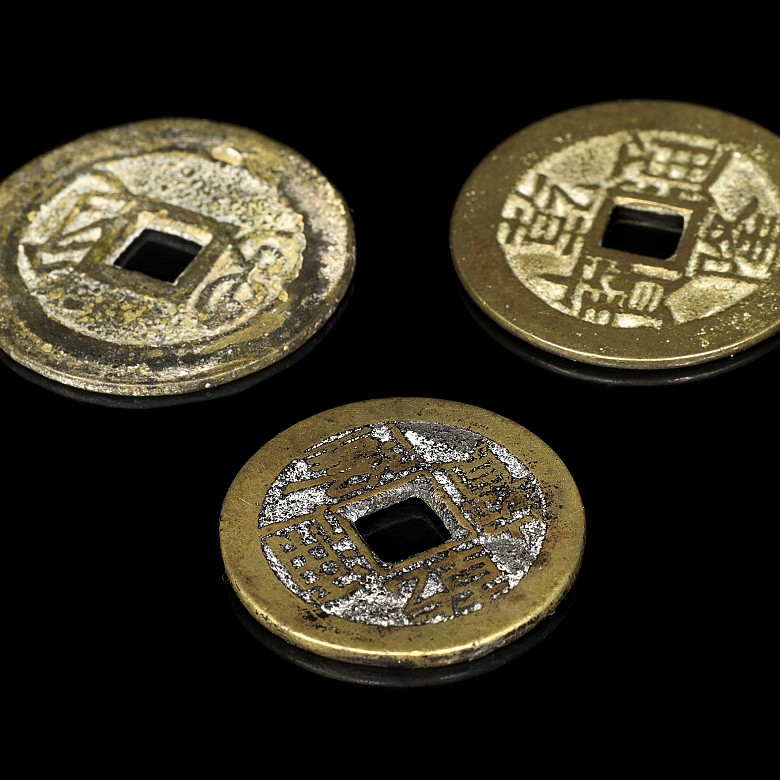 Tres monedas chinas con marca Qianlong - 3