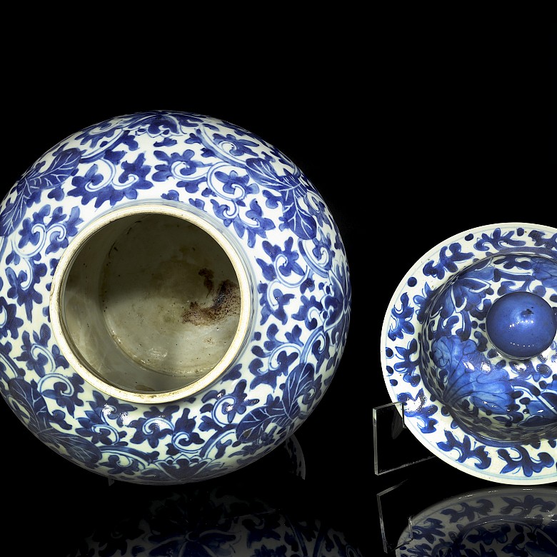 Chinese porcelain tibor, blue and white, Qing Dynasty